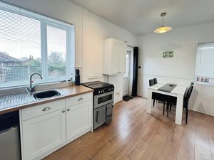 Kitchen Diner- click for photo gallery